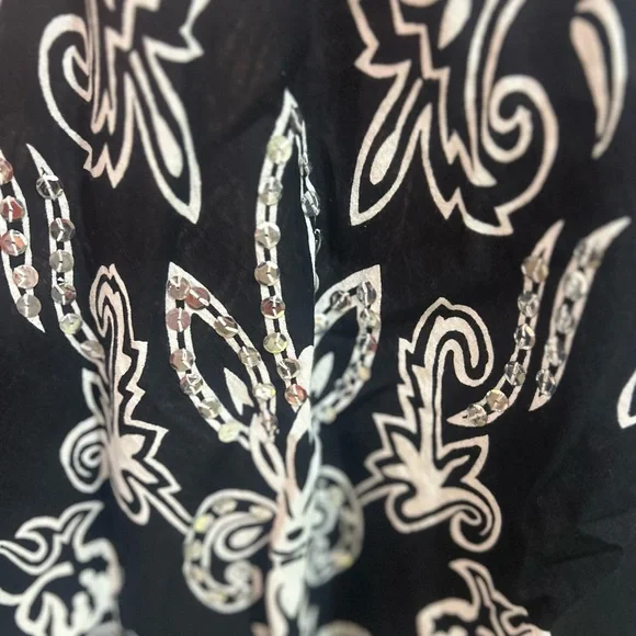 Black and White Patterned Skirt-Midi-One size fits most with tie waist - Picture 5 of 7